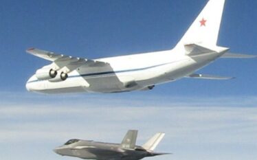 Italia nis aeroplanët luftarakë për të ‘kapur’ aeroplanin rus mbi…