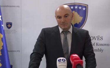 Raportohet se është sulmuar deputeti Adem Hoxha – përfundon në…