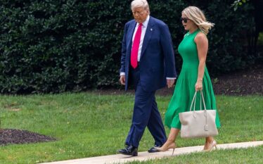 Situatë e çuditshme: Trump përgënjeshtroi zëdhënësen e tij, njoftoi takim…