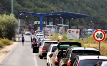 Rritet koha e pritjeve për të dalë nga Kosova