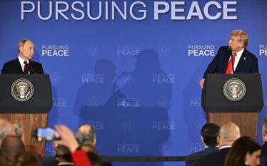 Trump përshëndet “përparimin e madh” gjatë samitit me Putinin, por…