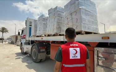 Në pikën kufitare Rafah fillon kalimi i 165 kamionëve të…