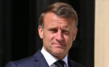 Macron: Sigurimi i armëpushimit në Ukrainë i domosdoshëm për takimin…