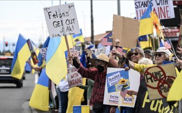 Përpara takimit Trump-Putin në Alaskë, mbahet protestë në mbështetje të…