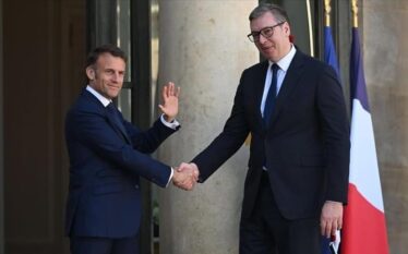 Macron, në një telefonatë me Vuçiçin, thekson rëndësinë e dialogut…