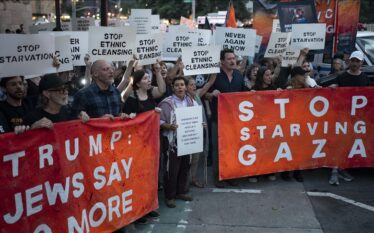 SHBA, protesta kundër urisë në Gaza para hotelit të Trumpit…