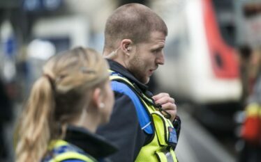 Ministri i Mbrojtjes i Zvicrës paralajmëron për kërcënimet në rritje