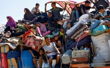 Skena si nga ferri: Mijëra palestinezë përpiqen të largohen nga…