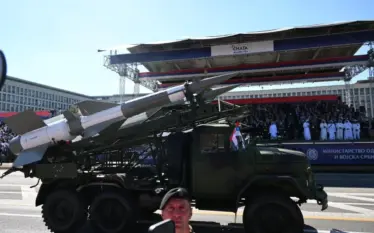 Në paradën ushtarake në Beograd u shfaqën sistemi raketor izraelit…