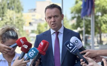 Faton Peci kritikon protestën në Hagë: Pamjet nuk më kanë…