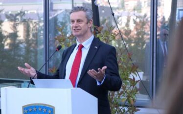Hargreaves: Dialogu Kosovë-Serbi nuk po lëviz shpejt – BE-ja dhe…