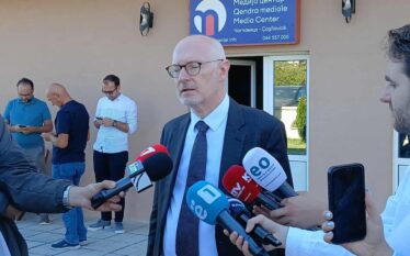 Ambasadori francez për formim të qeverisë: Është fatkeqësi që jemi…