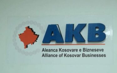 AKB-ja: Të pasurit po ikin, ndërsa të varfrit po shtohen