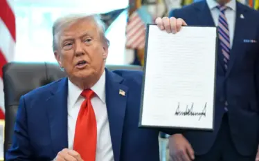 Trump nënshkruan urdhrin për zbatimin e dënimit me vdekje në…