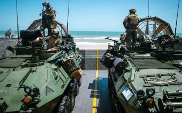 Trump gjithnjë e më afër pushtimit të Venezuelës: Marinsat në…