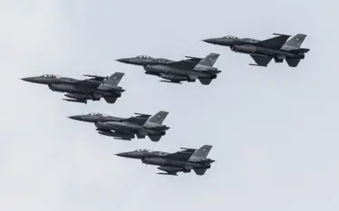 Polonia ngriti avionët pas sulmeve ruse mbi Ukrainën perëndimore