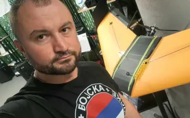 Serbi Dario Ristić “Brzi”, i cili luftoi në Ukrainë, u…