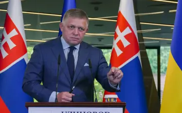 Sllovakia solli ndryshime në Kushtetutë: Vështirësohet ndërrimi i gjinisë dhe…