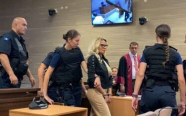 E akuzuara për spiunazh te BIA nuk e pranon fajësinë