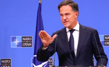 Rutte tregoi se pse NATO nuk i rrëzoi aeroplanët rusë…