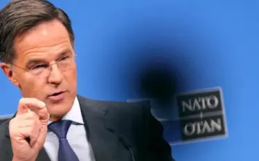 Rutte: Anëtarët mund të rrëzojnë dronët dhe aeroplanët rusë që…