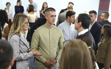 Kurti takohet me të rinjtë në kuadër të Procesit të…