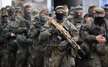 NATO tregon “dhëmbët”, nis stërvitja e madhe ushtarake në Hamburg