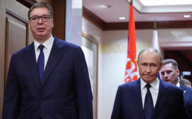 Vuçiq takohet me Putin në Kinë, i flet krejt kohën…