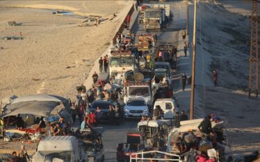 Mbi 6 mijë civilë të zhvendosur nga bombardimet izraelite në…