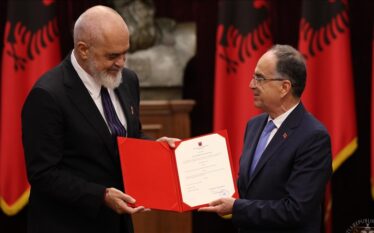 Presidenti Begaj mandaton kryeministrin Rama për krijimin e qeverisë së…