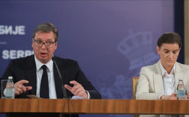 Largohen nga Serbia eurodeputetët që Vuçiq dhe Bërnabiq i fyen…
