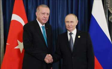 Presidenti Erdoğan takon homologun rus Putin në Kinë