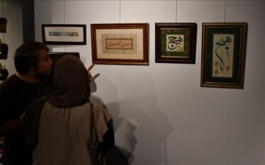 Në Kosovë u hap ekspozita me artin e tezhibit “Müstesna”