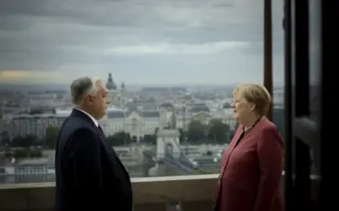 Angela Merkel në Hungari e pritur si në “epokën e…
