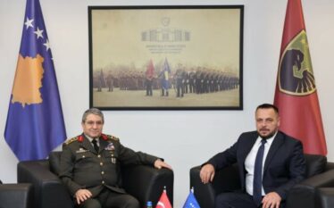 Maqedonci e pret në takim shefin e Përgjithshëm të Forcave…
