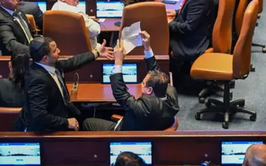 Protestë kundër Donald Trump në parlamentin izraelit — deputetët ngritën…