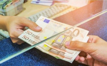 Kosovarët s’po marrin shumë kredi, shkak inflacioni dhe moskrijimi i…