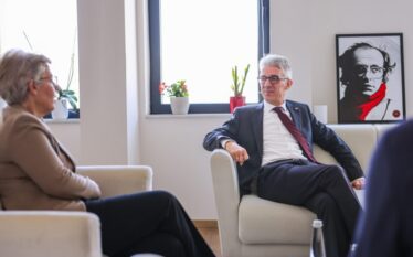 Gërvalla në takim me ambasadorin gjerman vlerëson mbështetjen e Gjermanisë…