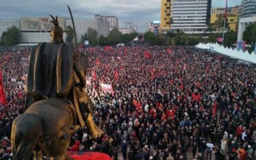 Veteranët e UÇK-së falënderojnë qytetarët për pjesëmarrjen masive në Tiranë