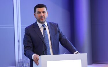 Ndarja e 100 eurove në fushatë për studentët, Krasniqi: Kurti…