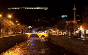 Asnjë parti nuk del të festojë në sheshin e Prizrenit