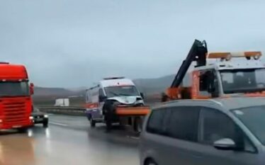 Aksidenti i autoambulancës, lëndohen mjeku, infermieria dhe shoferi
