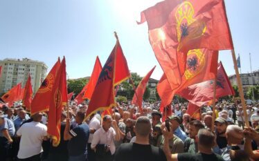 60 autobusë nga Kosova drejt Shqipërisë për protestën e 17…