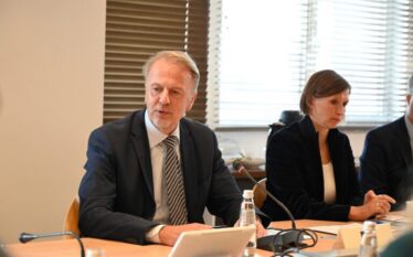Zgjedhjet e 12 tetorit, Orav dhe shefat e misioneve të…