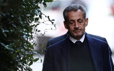Ish-presidenti francez Nicolas Sarkozy merr kërcënime me vdekje në burg,…