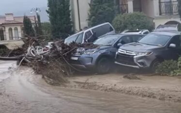 Stuhi të fuqishme godasin Bullgarinë, tre të vdekur, shpallet gjendje…