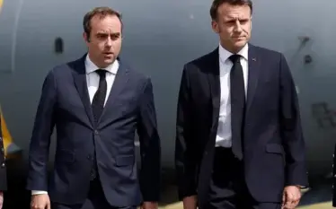 Dorëheqja e kryeministrit, Franca në krizë të re politike