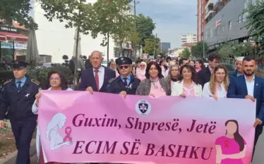 Policia e Kosovës në Prizren i bashkohet marshit sensibilizues kundër…