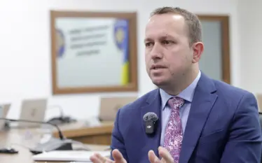 ​Elezi: S’ka regjistrim të ri, votimi jashtë Kosovës për rundin…