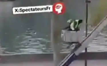 Një video e re tregon grabitësit e Luvrit duke ikur…